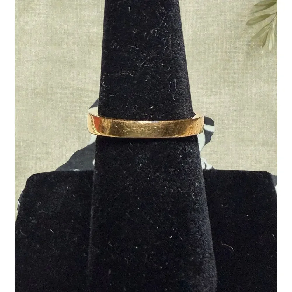 Vintage Olive Green Glass Cocktail Ring Gold Tone Rhinestone Statement Size 7